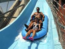 Spritziges Rutschvergnügen auf dem Master Blaster © Courtesy Schlitterbahn Waterparks