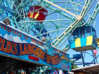 Der Freizeitpark Deno's Wonder Wheel Amusement Park in Brooklyn, New York © Denos Wonder Wheel