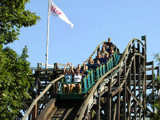 Achterbahn in Bakken © Bakken